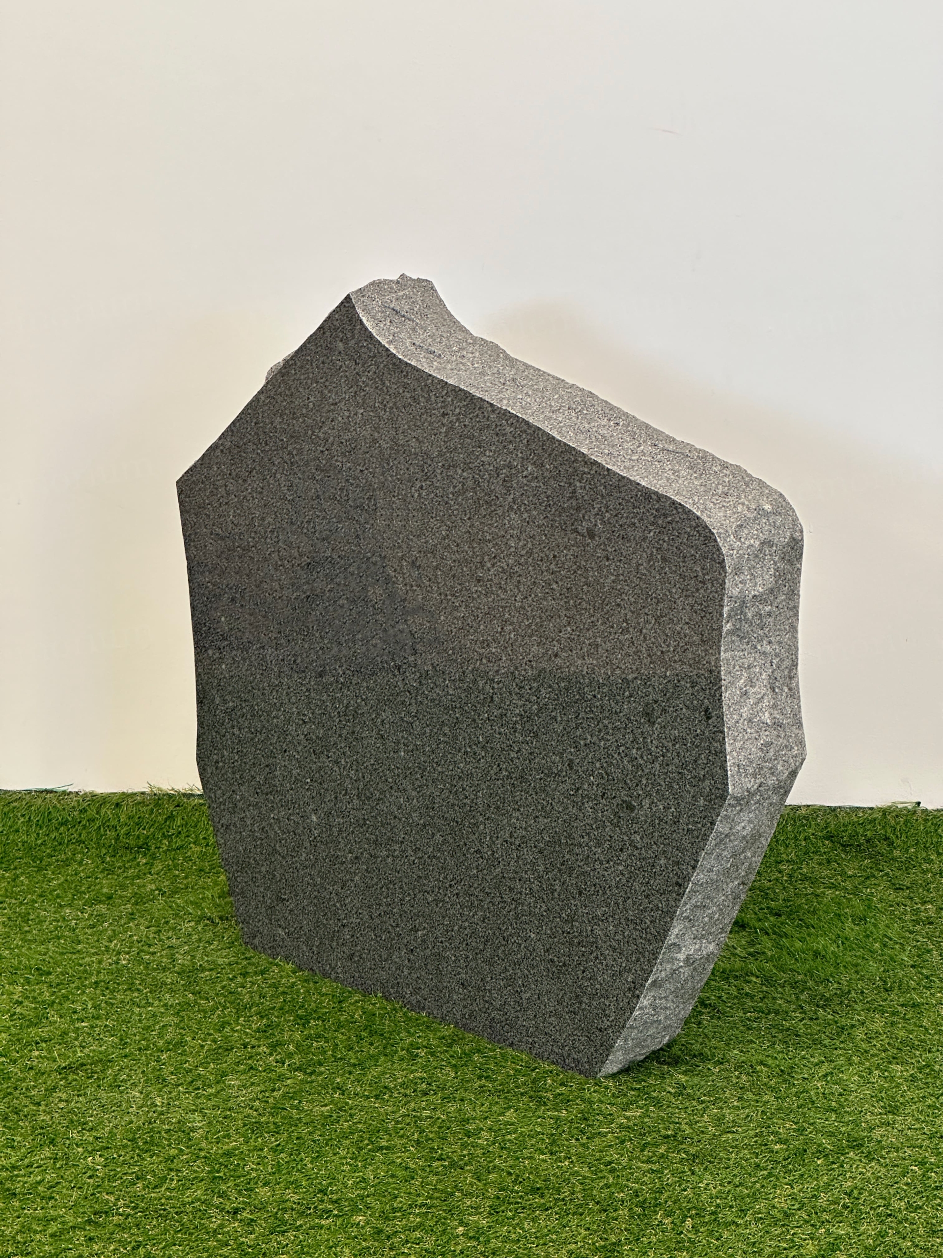 Памятник корка на могилу из гранита серый