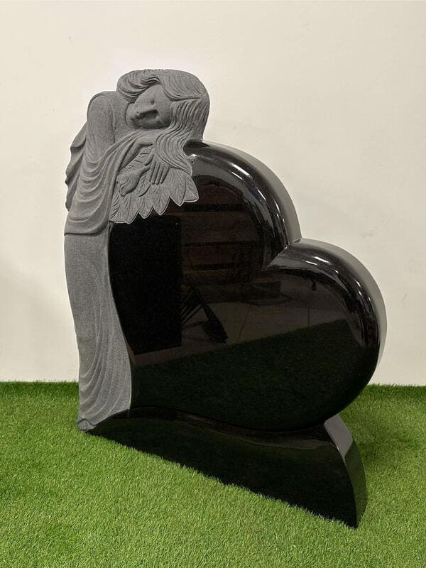 Hauakivi kujul skulptuur, hauakivi koos ingliga