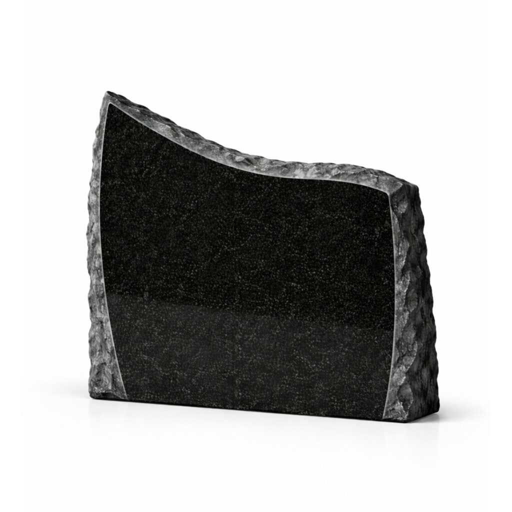 Purustatud hauakivi OKP01