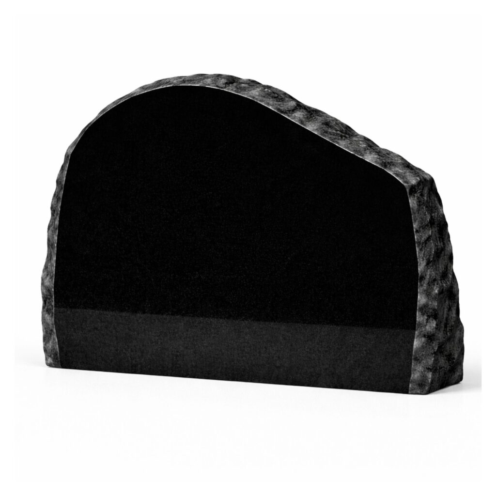 Purustatud hauakivi OKP02