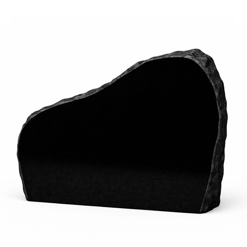 Purustatud hauakivi OKP03