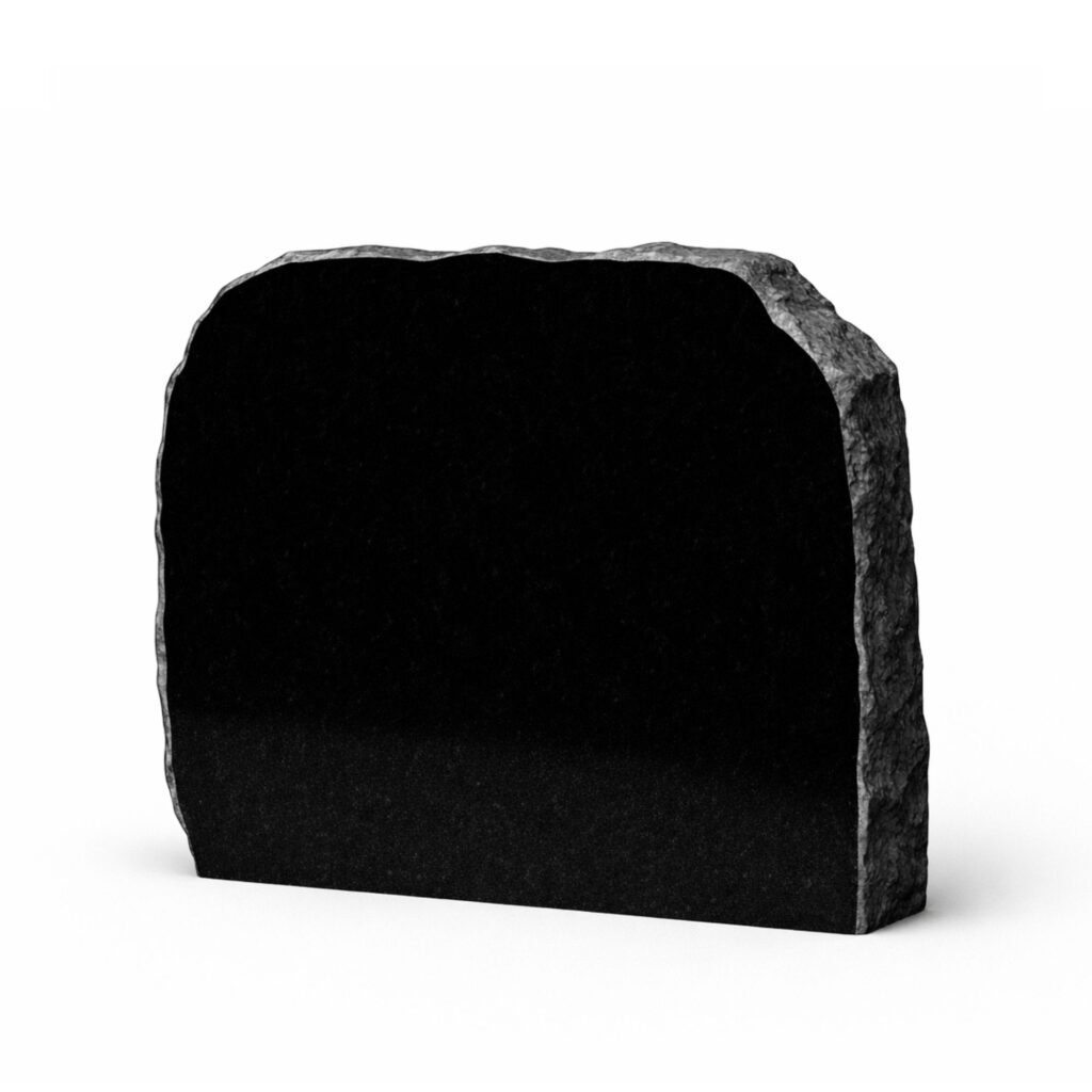 Purustatud hauakivi OKP04