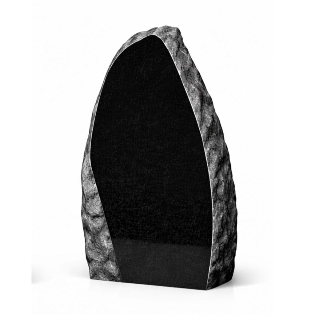 Purustatud hauakivi OKP05