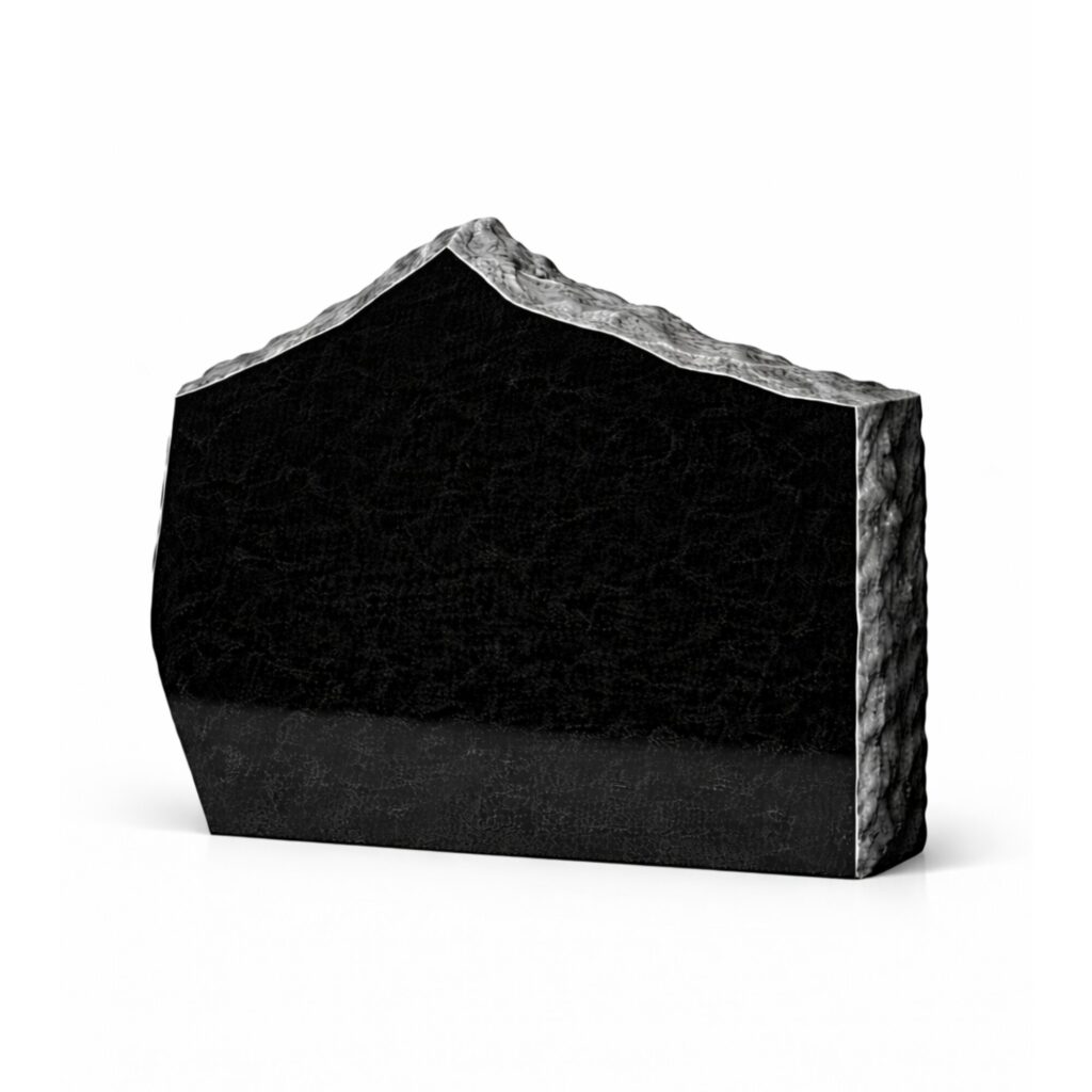 Purustatud hauakivi OKP07