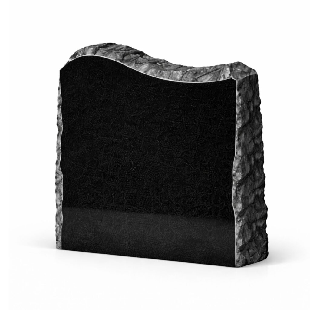 Purustatud hauakivi OKP12