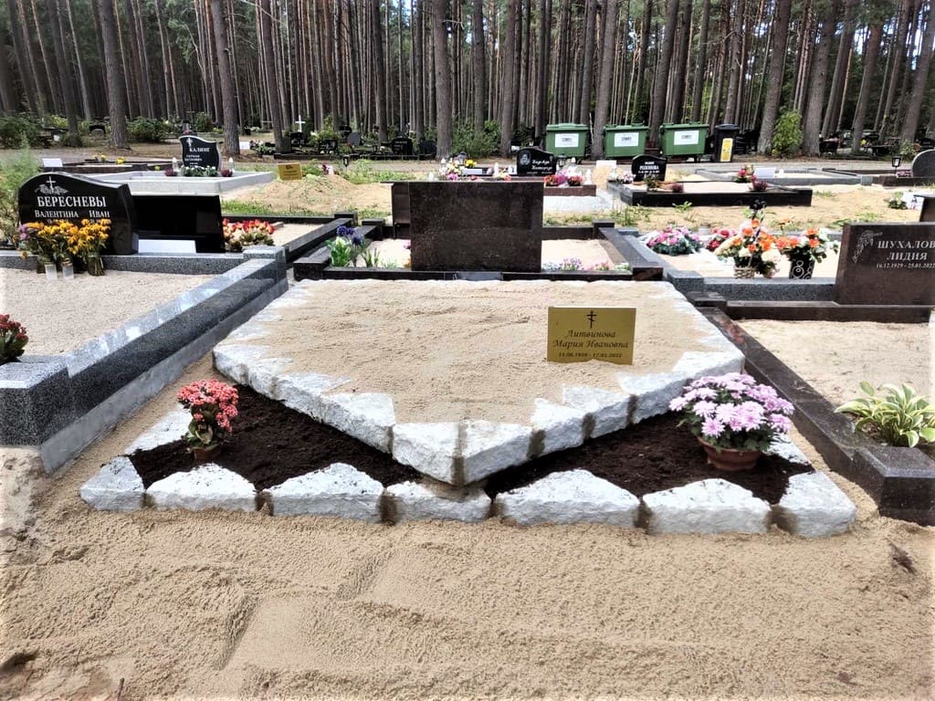 Paekivist hauapiirded