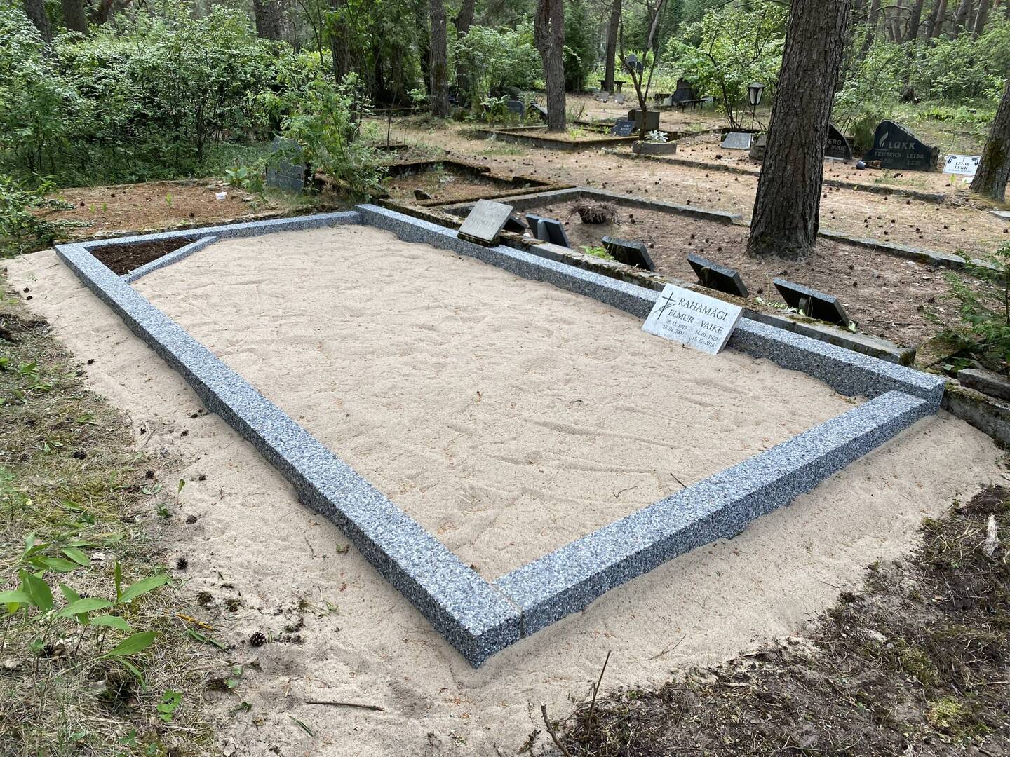 Pesubetoonist hauapiirded