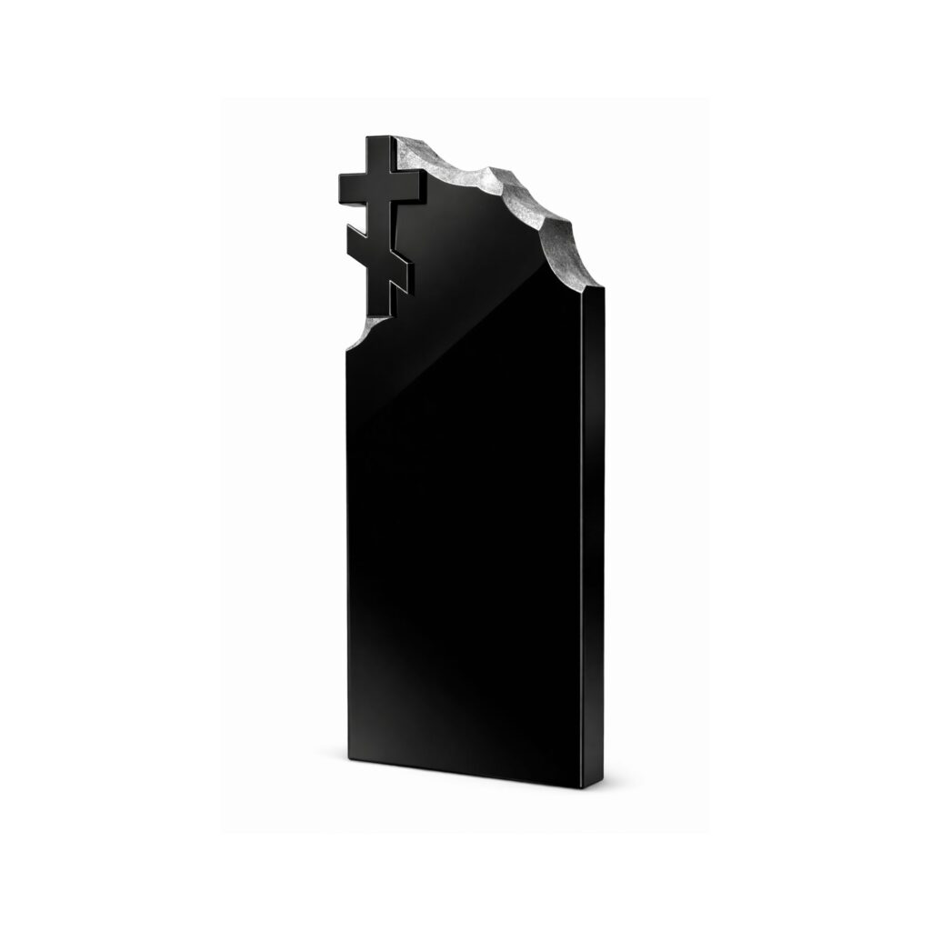 Vertikaalne nikerdatud hauakivi OVR04
