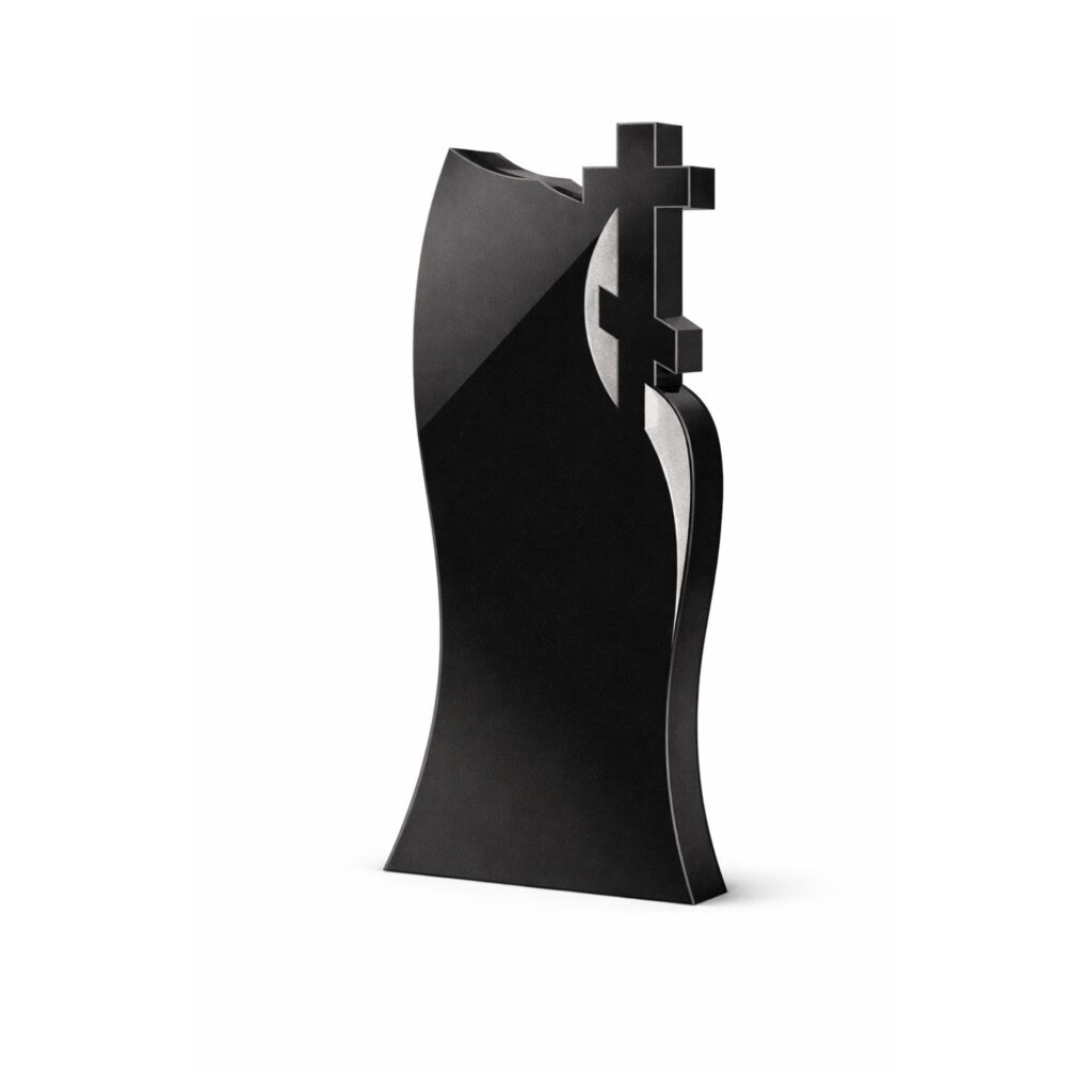 Vertikaalne nikerdatud hauakivi OVR12